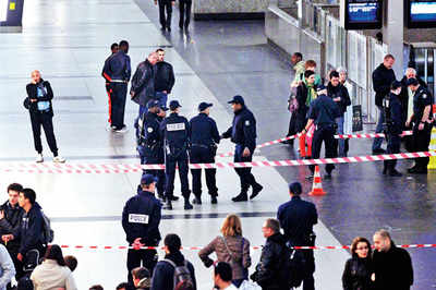 Knife attack on soldier in Paris treated as terror