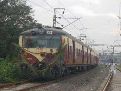 Navi Mumbai: Local train derails between Thane and Airoli on Trans-Harbour line