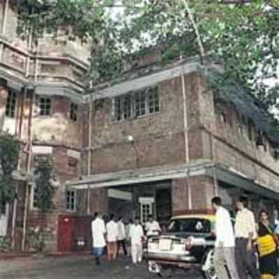 Suicide attempt by social worker on KEM campus