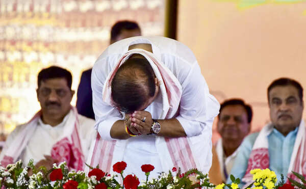 CM kneels, satradhikars bless him to reclaim heritage