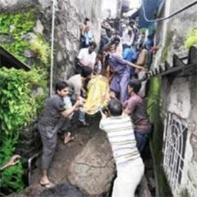 Six killed, 5 trapped in Mumbra chawl collapse