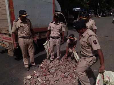 Mumbai: Antop Hill Police come to motorists' rescue by filling potholes