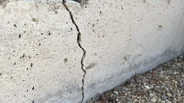 7 warning signs of structural defects every homeowner should know