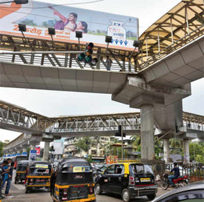 Bandra skywalk to be pulled down for Metro line 2B