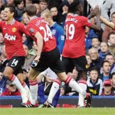 Hernandez scores winner as United beat Everton 1-0