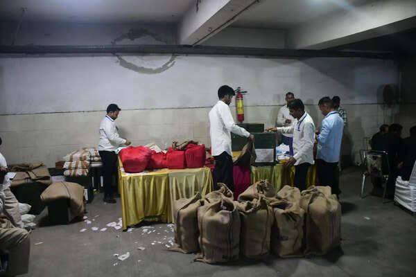 Bar Council polls hit by chaos, voting cancelled at four Raj centres