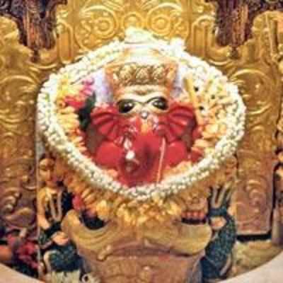 Siddhivinayak Ganesha to get golden makhar