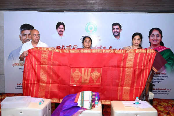 TTD places Rs 20 crore order with APCO for supply of handloom products