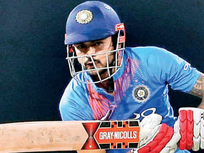 India inch closer to final