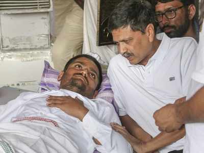 Patidar leader Hardik Patel continues fast for quota from hospital bed