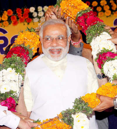 Modi accuses Cong of making false promises in its manifesto