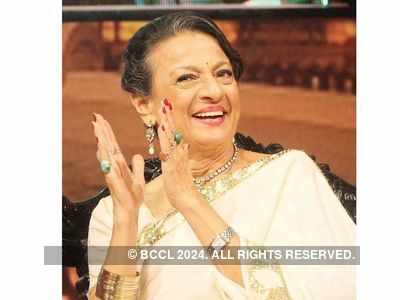 Veteran actress Tanuja undergoes surgery, to be in the hospital for a week