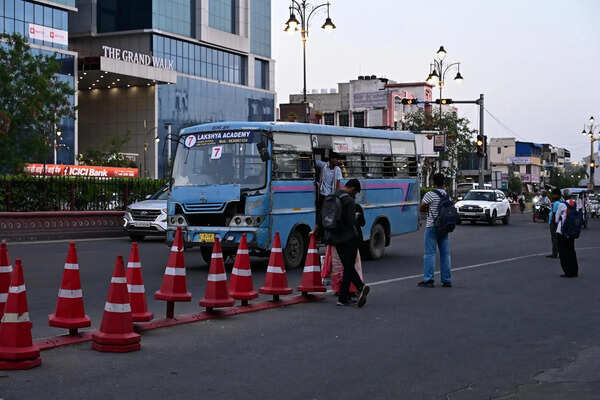 Jaipur’s ageing mini buses leave commuters caught between cost and safety