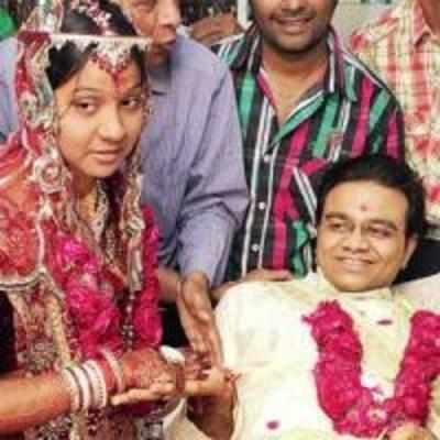 Gujarat couple says '˜I do' in hospital