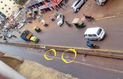 Bengaluru: Flung from flyover, 2 fall to death