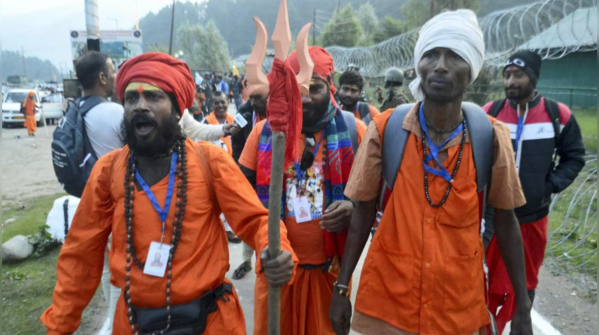 1,881 pilgrims in second batch left for Amarnath yatra