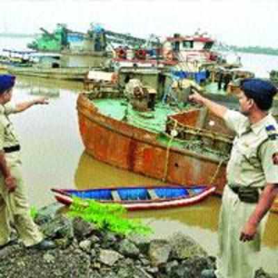 Illegal sand mining busted near Mumbra, 19 detained