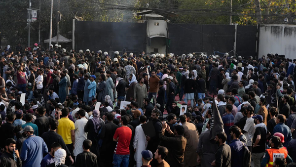 US Marines opened fire on protesters who stormed Karachi consulate: Report