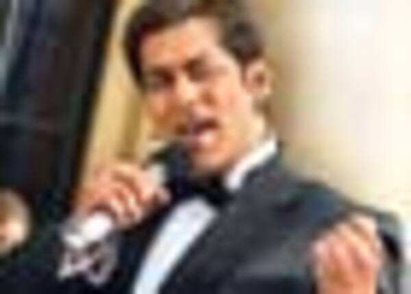 ‘You don’t romance your enemy unless you’re bond’