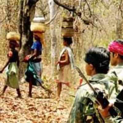 UP cops held for helping Maoists