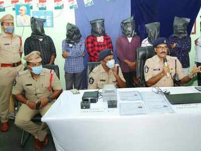 Andhra Pradesh: Gang manipulating Aadhaar data held in Guntur