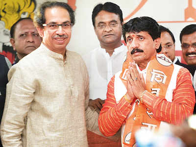 Huge setback for Raj as lone party MLA joins Sena