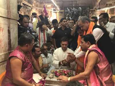 Rahul Gandhi in poll-bound Gujarat; offers prayers at Dwarkadhish temple