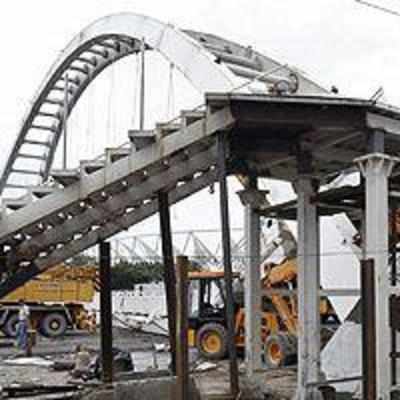 Foot overbridge outside main CWG venue collapses, 23 hurt