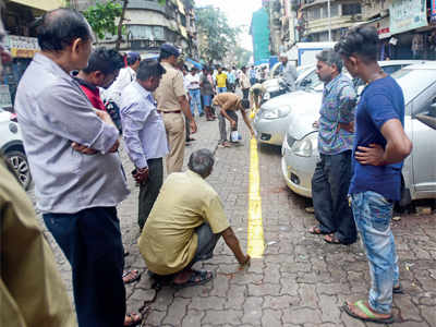 Pay-and-park racket: Attendant held for parking car on road