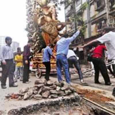 Mandals refuse to pay BMC for potholed roads