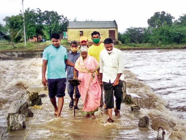 Heavy rain floods even dry areas in western Maharashtra this year