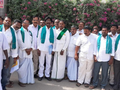 25 turmeric farmers from Telangana, Tamil Nadu filed nominations in Varanasi