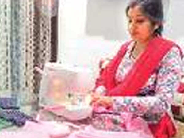 Bhopalis make, give away masks for free