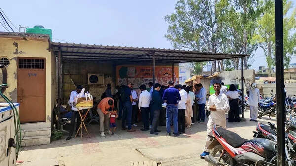 No seats, no water, locked washroom: Visitors flag lack of upkeep at SRO