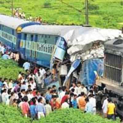 Express trains collide, 1dead