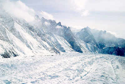 Avalanche hits army post at Siachen, ten soldiers trapped