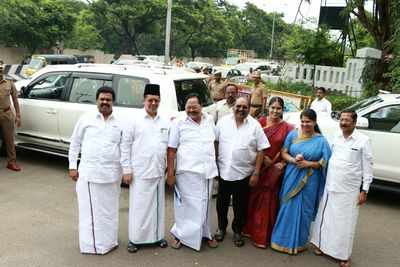 DMK-led opposition MLAs meet Governor; demand Edappadi Palaniswamy's majority to be proved in the legislative assembly