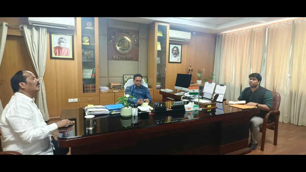 Probe pvt school-shopkeeper nexus, Hazaribag MLA tells DCProbe pvt school-shopkeeper nexus, Hazaribag MLA tells DC