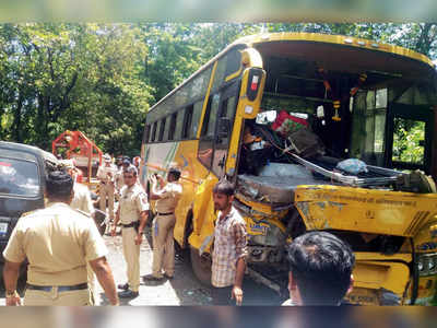 7 of two families dead as car rams into bus on Mumbai-Goa highway