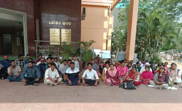 Pvt firm staff, engaged with dial-112, oppose termination