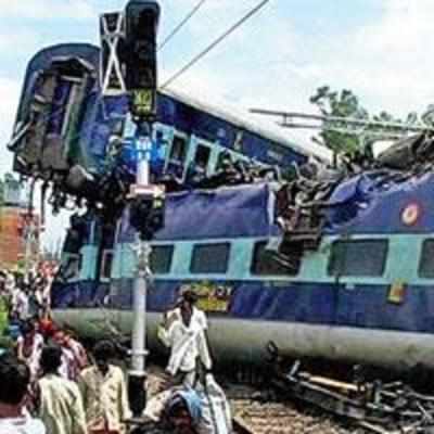 35 dead, 200 injured as 15 bogies of Kalka Mail derail
