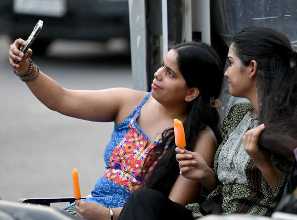 Menacing Monday scorches Lucknow at 42.3°C