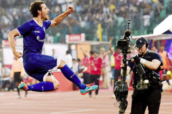 I have my own style for free-kicks: Elano Blumer