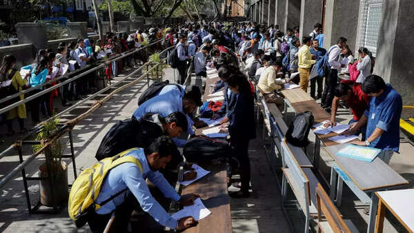 Central PSU jobs down 2.7 lakh over past decade: Govt data