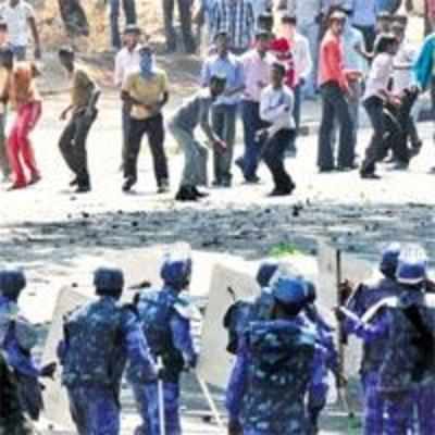 Students clash with cops over Telangana row