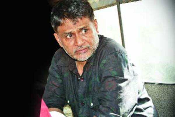 Poornima drinks & dances for men :  Raghubir Yadav