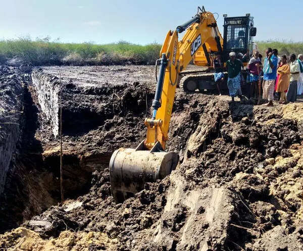 Close Sivarakottai kanmai sand quarry for illegal extraction: Forum