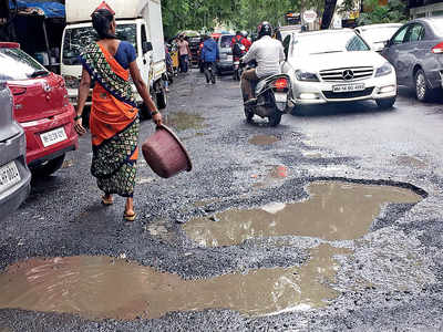 BMC fails to launch tracking service that will allow Mumbaikars to report potholes