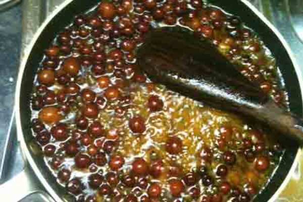 Recipe: Sweet and sour berry pickle