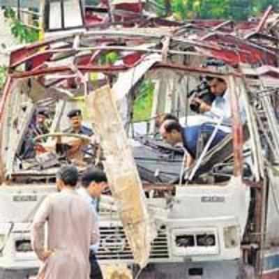 Bombers kill 25 in Pak